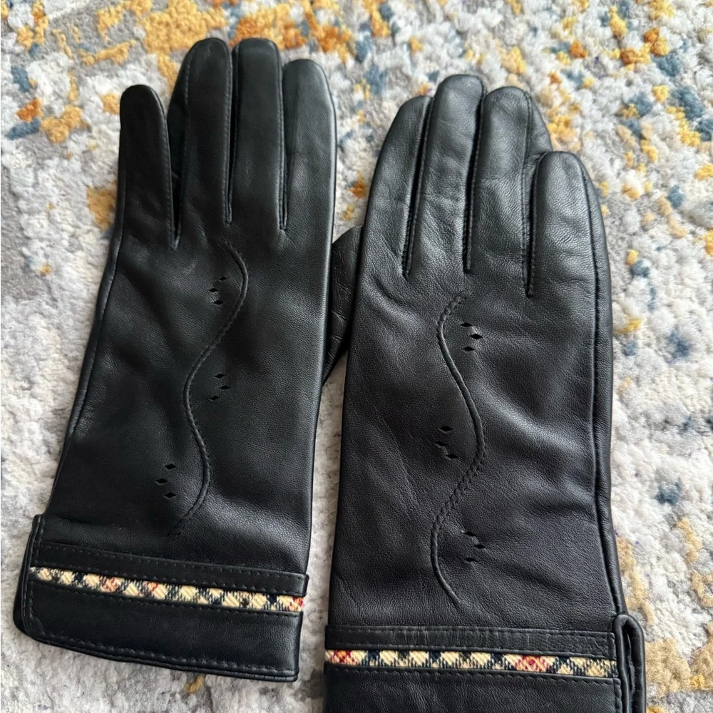 Black Leather Gloves with Patterned Trim